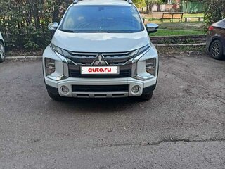 2022 Mitsubishi Xpander Cross I, белый, 2300000 рублей, вид 1