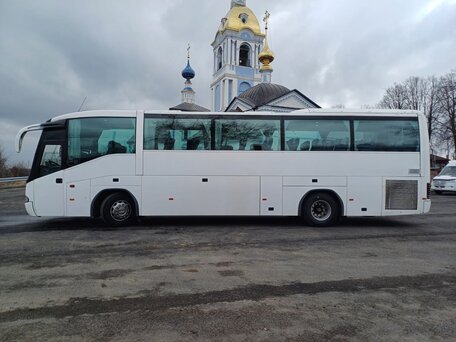 Men dacha atrofida yalangoch yuraman