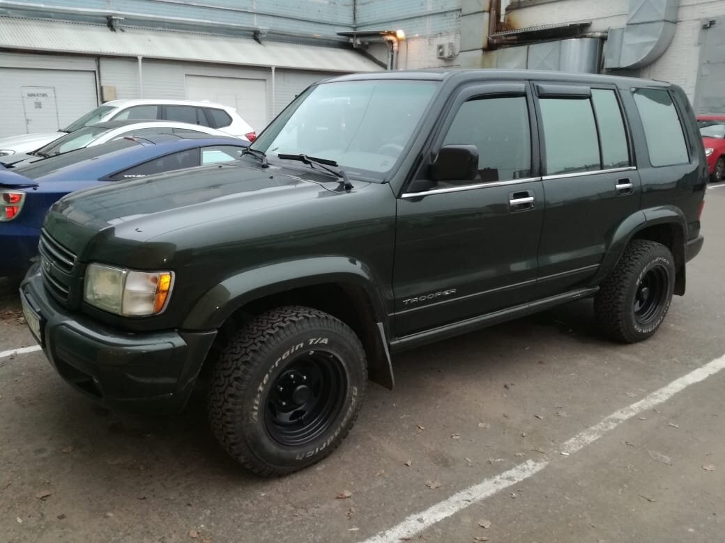 Искдзу Трупер 2000 черный