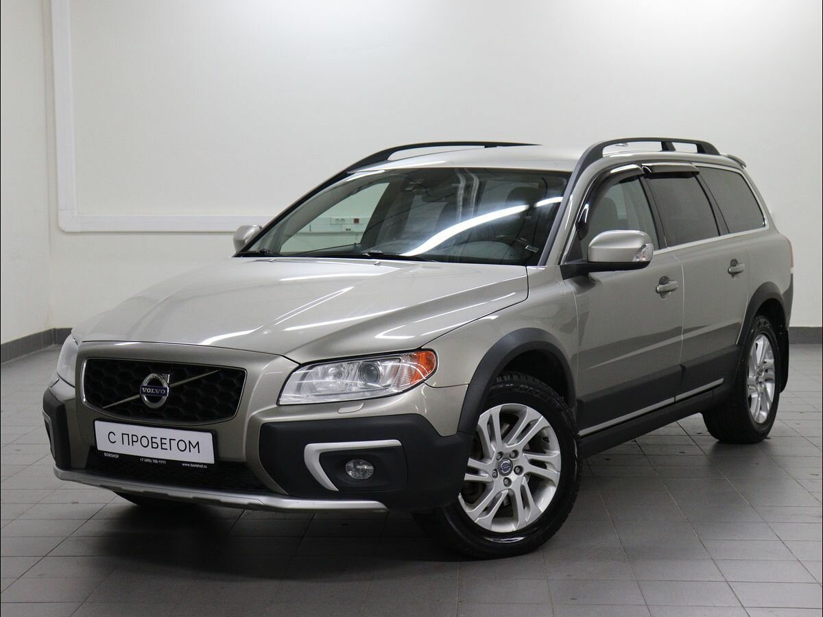 Volvo xc70 II на России в лесу