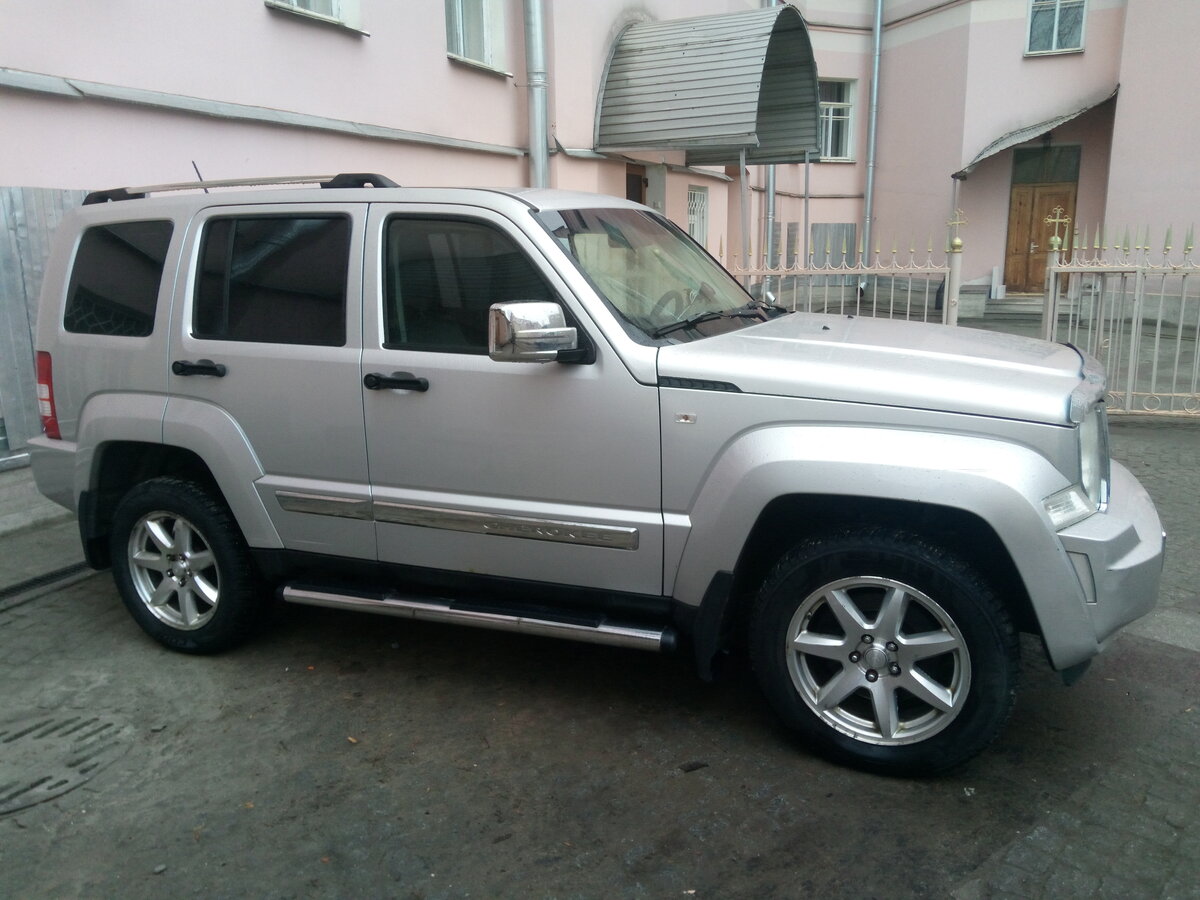 Купить б/у Jeep Cherokee IV (KK) 2.8d AT (177 л.с.) 4WD