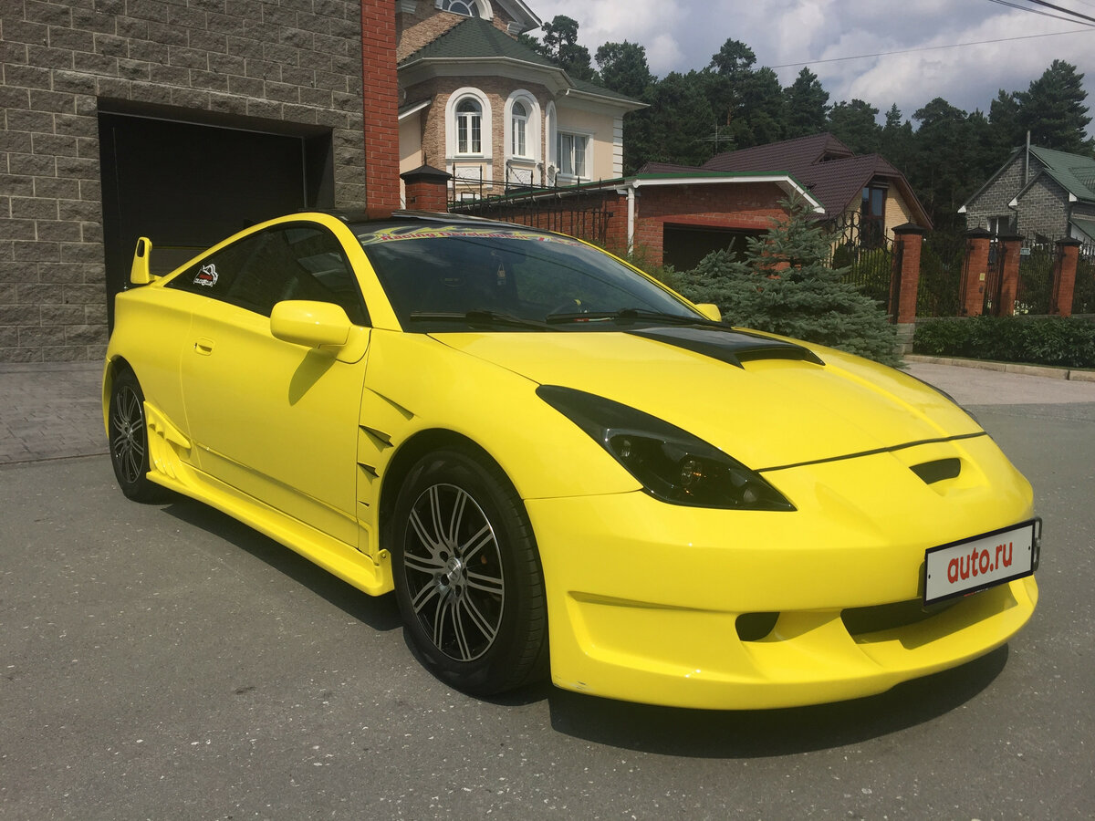 Toyota Celica желтая