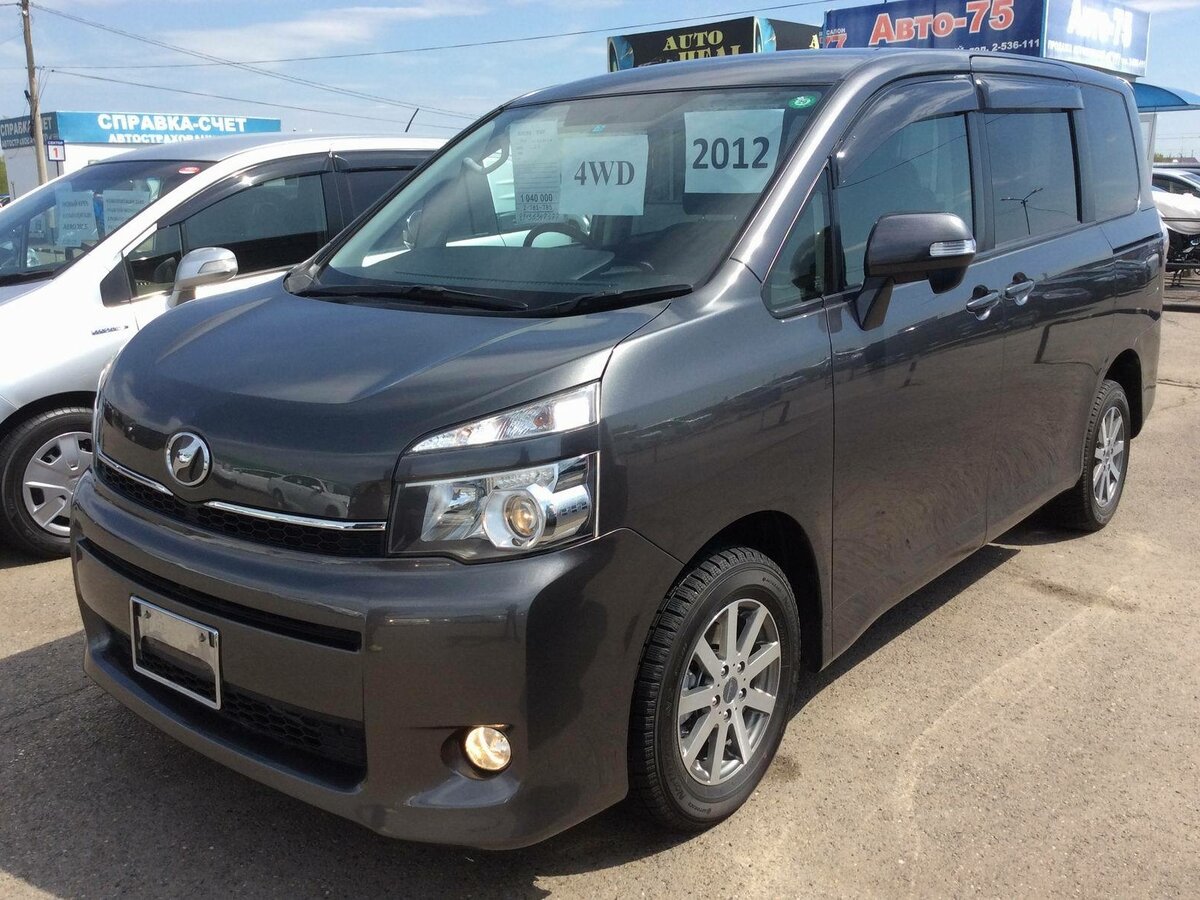 Toyota Voxy 4wd