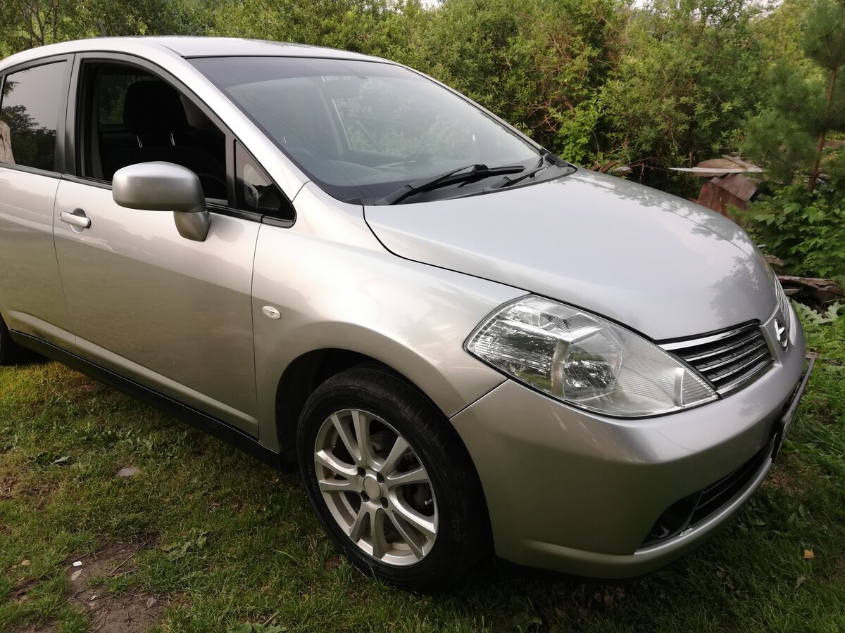 Купить б/у Nissan Latio I (N17) 1.2 CVT (79 л.с.) бензин вариатор в Липецке: сер