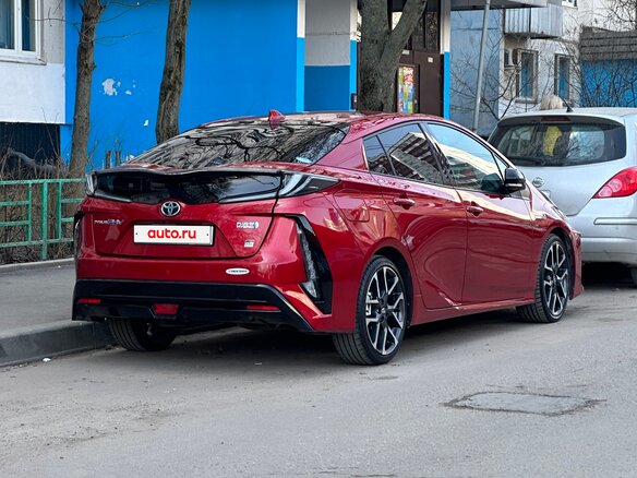 2018 Toyota Prius PHV ZVW52 IV (XW50), красный, 1900000 рублей - вид 3