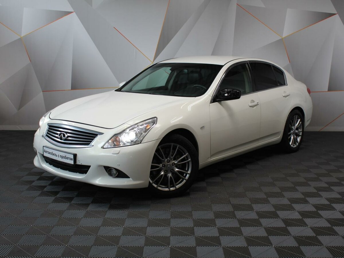G37 Infiniti белая