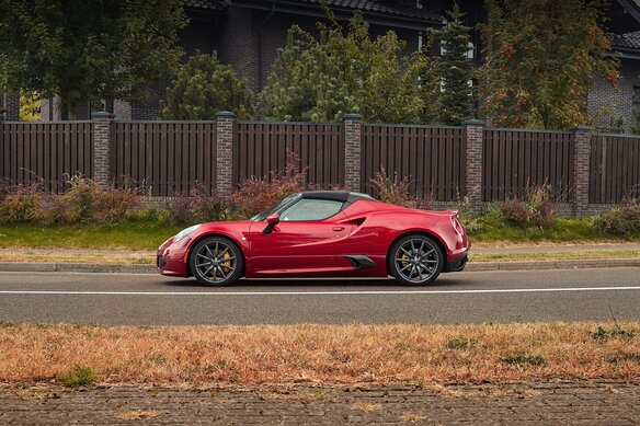 Купить б/у Alfa Romeo 4C 2013-2016 1.8 AMT (240 л.с.) бензин робот в ...