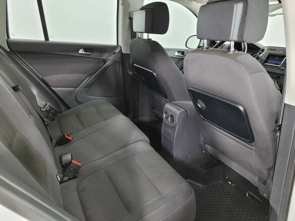 2016 Volkswagen Tiguan I Рестайлинг, белый - вид 19