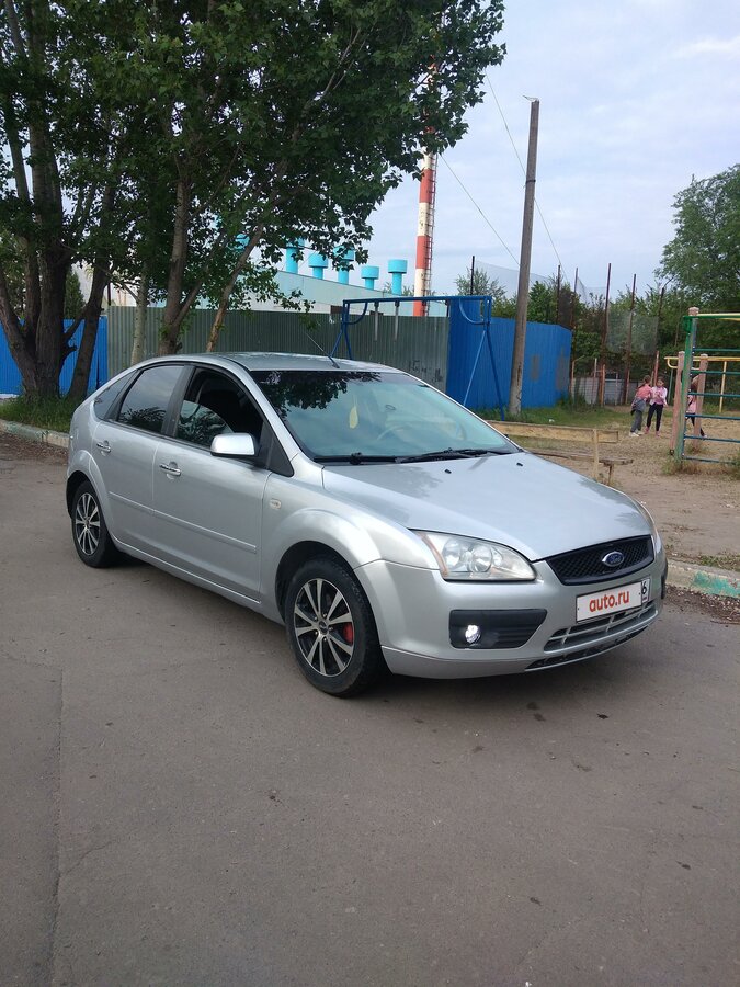Форд серебристый хэтчбек