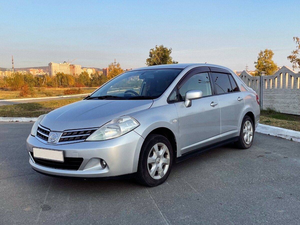 Nissan Tiida 2002