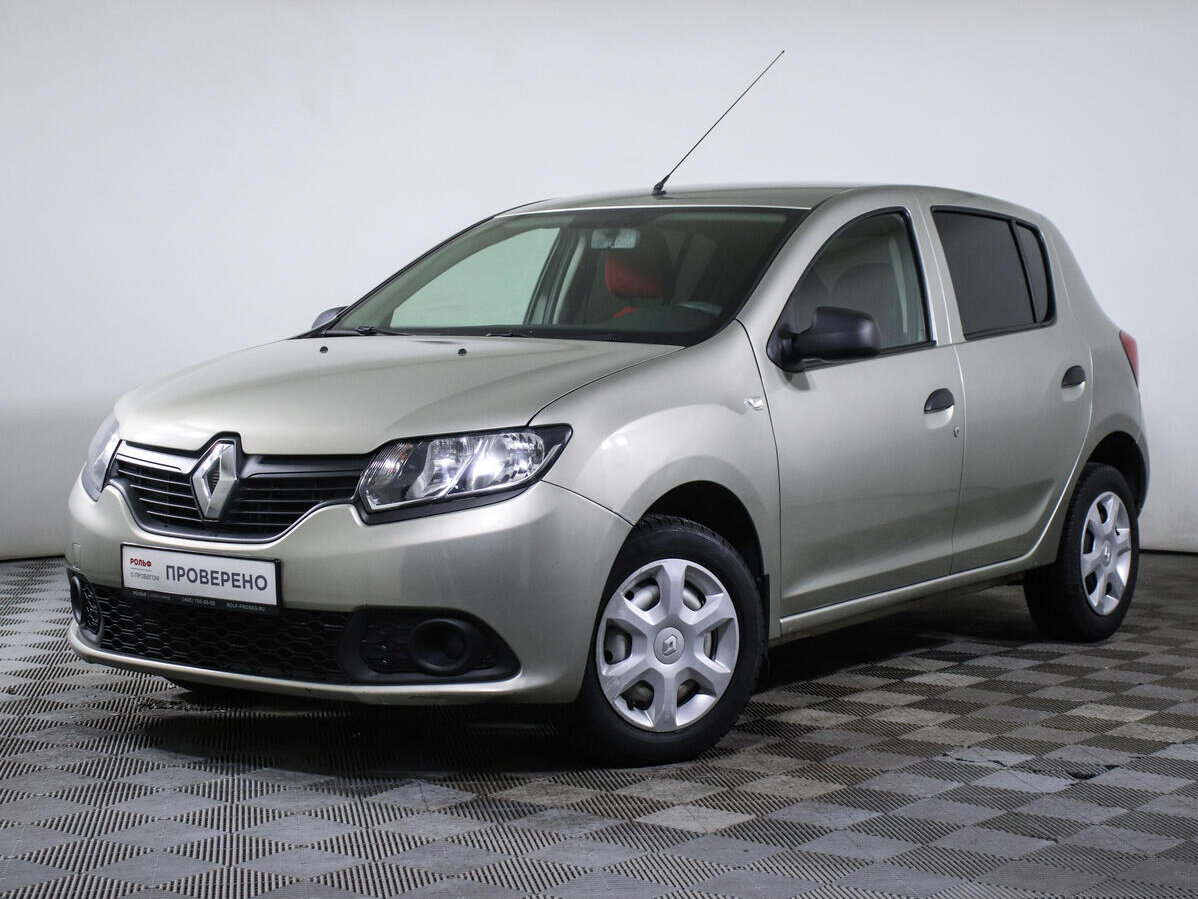 RENAULT SANDERO Серебряный 2016 с пробегом 65 000 км. в Тринити в Ростове-на-Дон