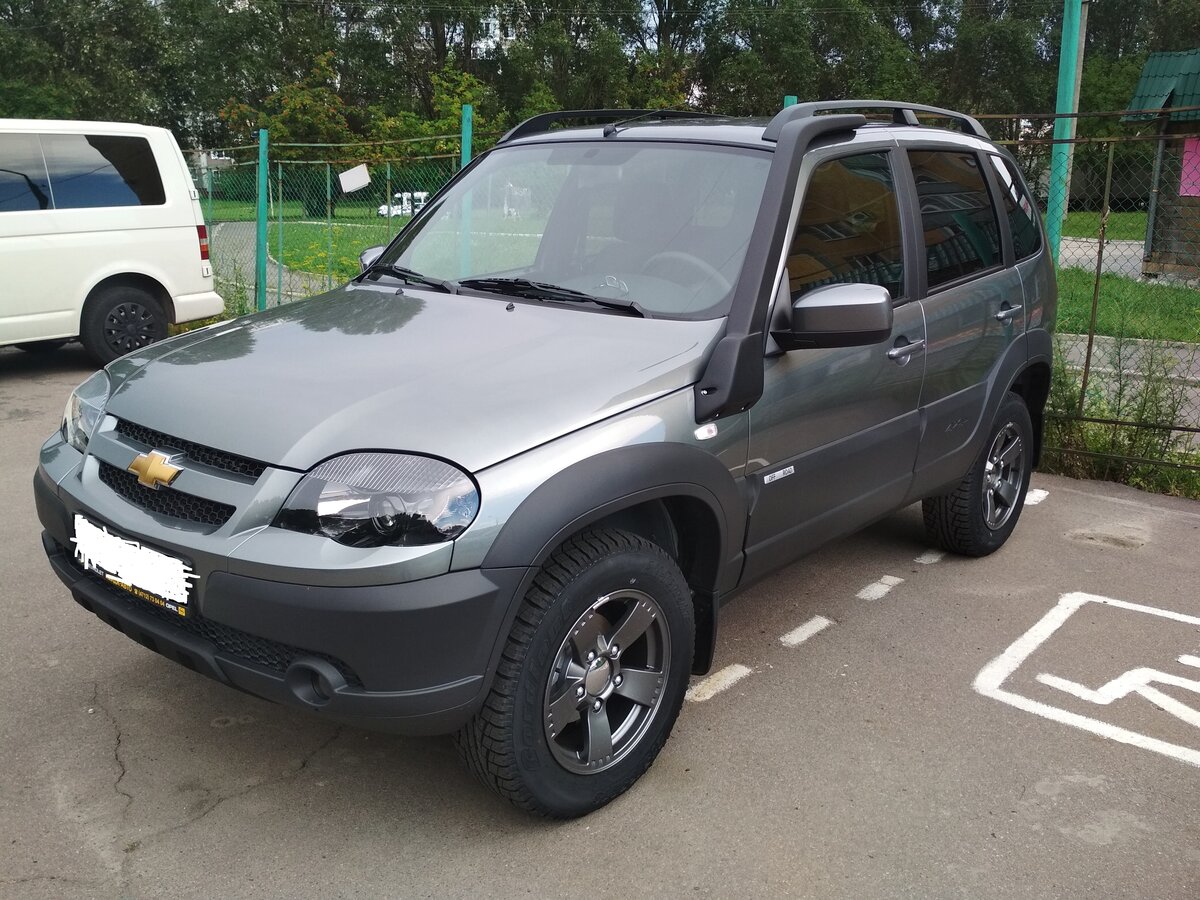 Chevrolet Niva 1 7 МТ 2012 чёрная