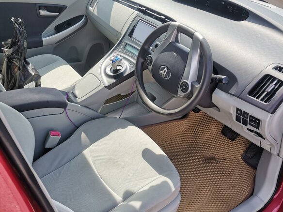 2010 Toyota Prius III (XW30), красный, 1100000 рублей - вид 5