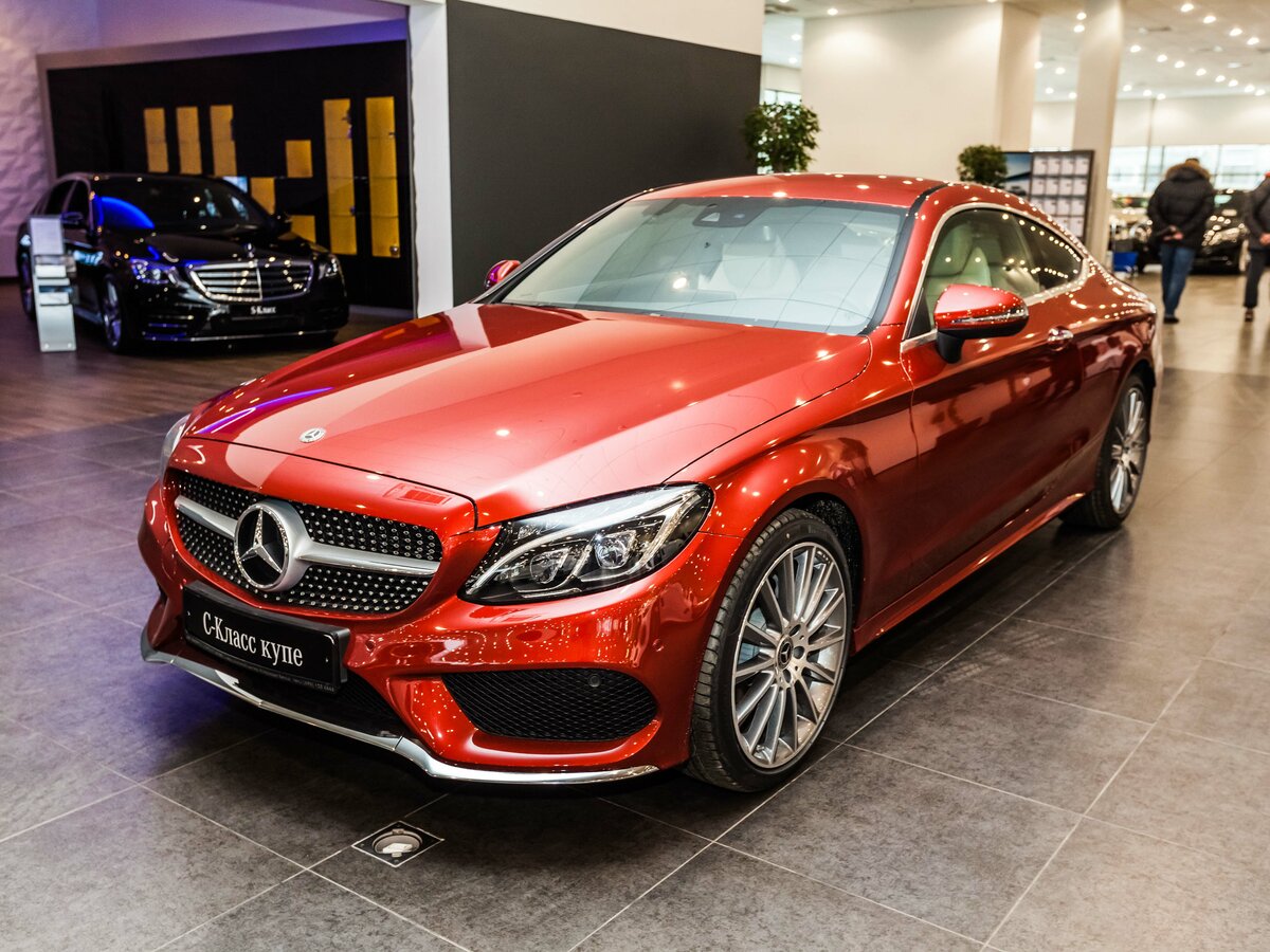 Красный Мерседес w205