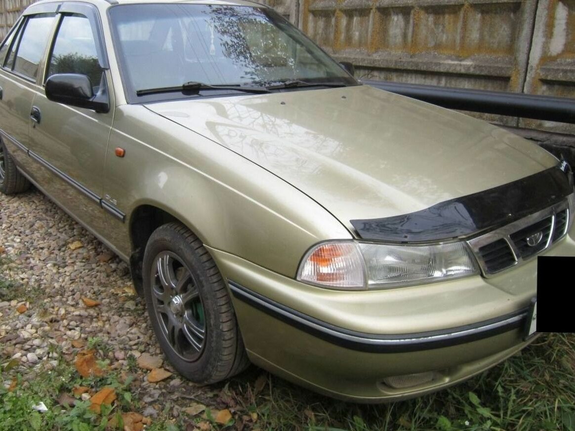 Daewoo Nexia цвет золотистый