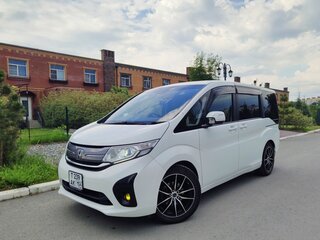 2017 Honda Stepwgn V Рестайлинг, белый, 1850000 рублей, вид 1