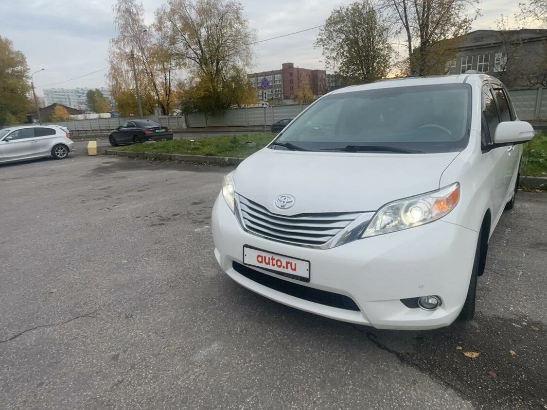 РњРёРЅРёРІСЌРЅ Toyota Sienna 2013