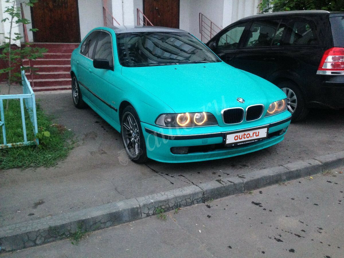 Бирюзовая БМВ е90