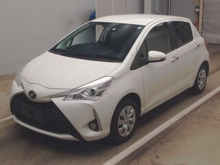 2019 Toyota Vitz III (XP130) Рестайлинг, белый, 1050000 рублей, вид 1