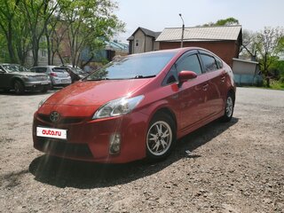 2010 Toyota Prius III (XW30), красный, 1070000 рублей, вид 1