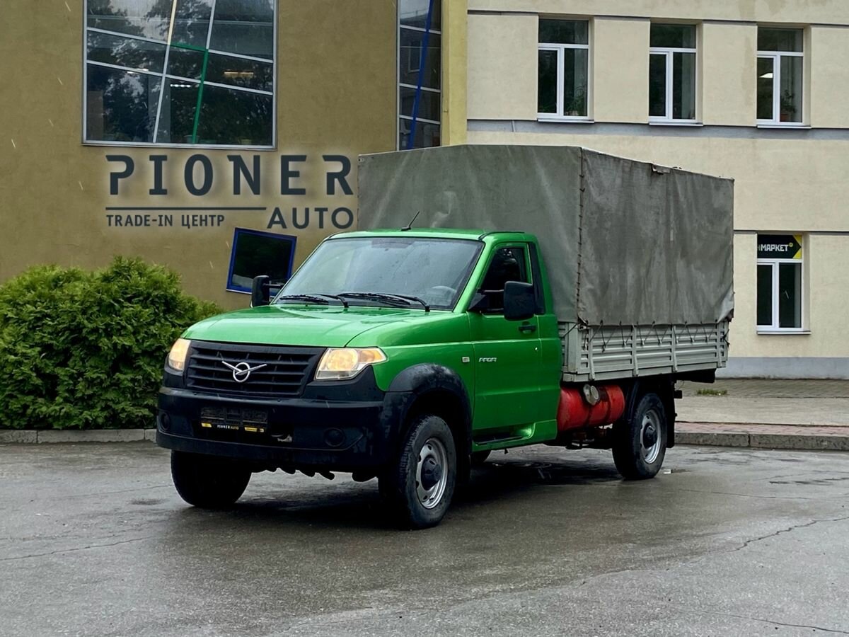 Купить б/у УАЗ Профи бензин механика в Самаре: зелёный бортовой ...
