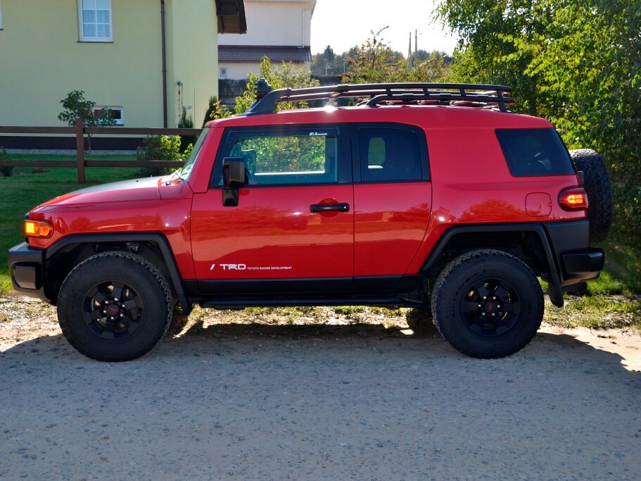 Toyota FJ Cruiser Red