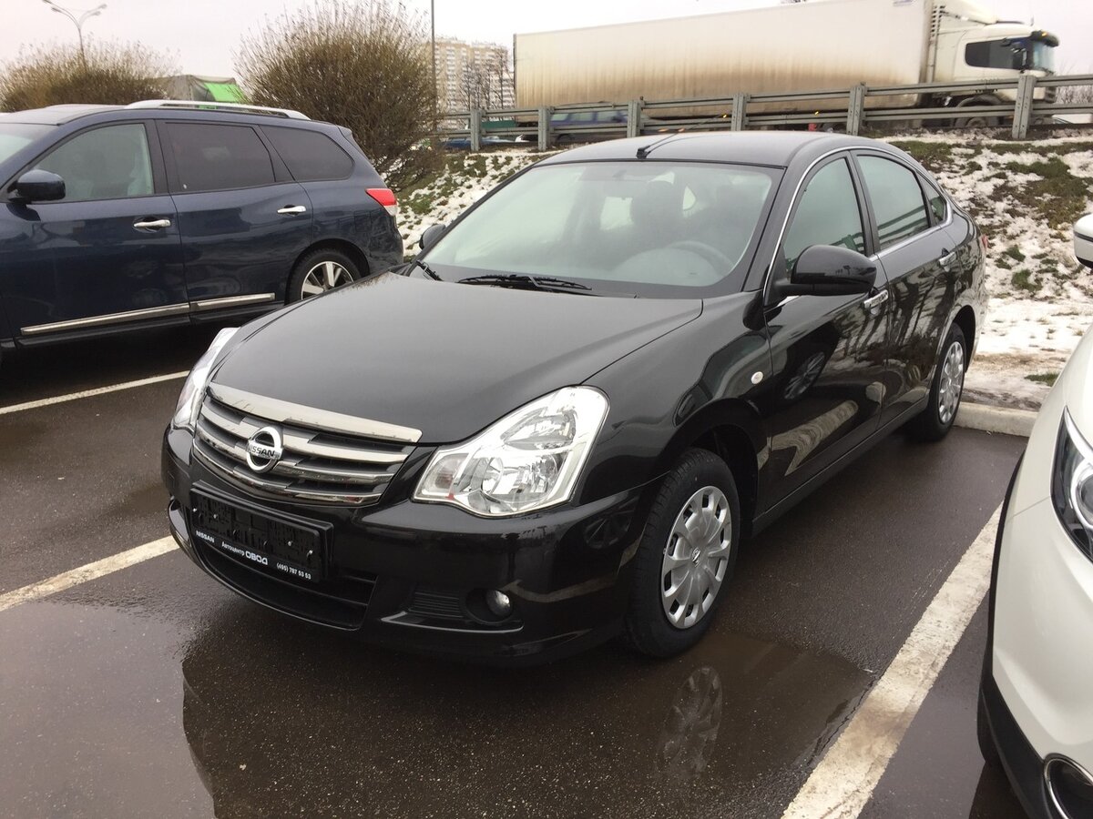 Nissan Almera черная