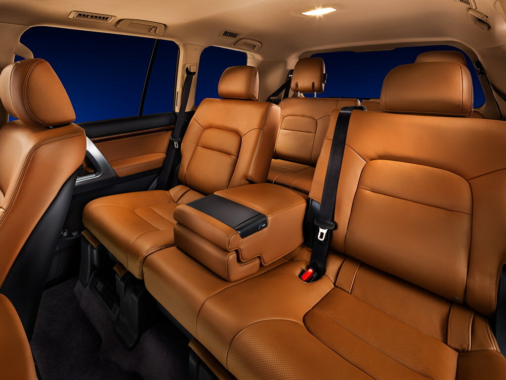 Land Cruiser 200 салон сзади