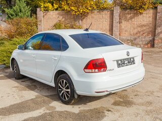 2017 Volkswagen Polo V Рестайлинг, белый, 850000 рублей, вид 4