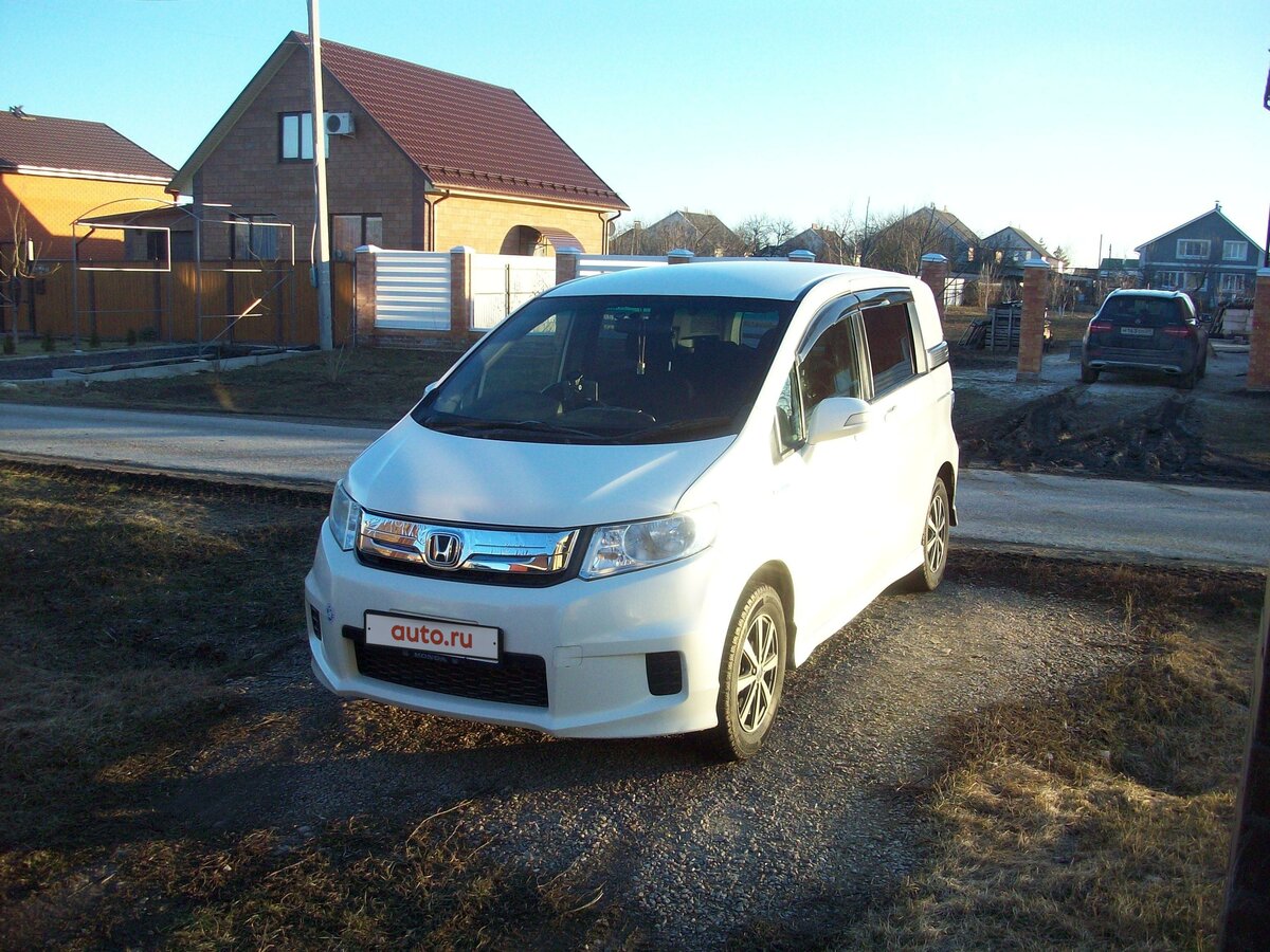 Купить б/у Honda Freed I Рестайлинг Spike 1.5hyb CVT (88 л.с.) гибрид ...