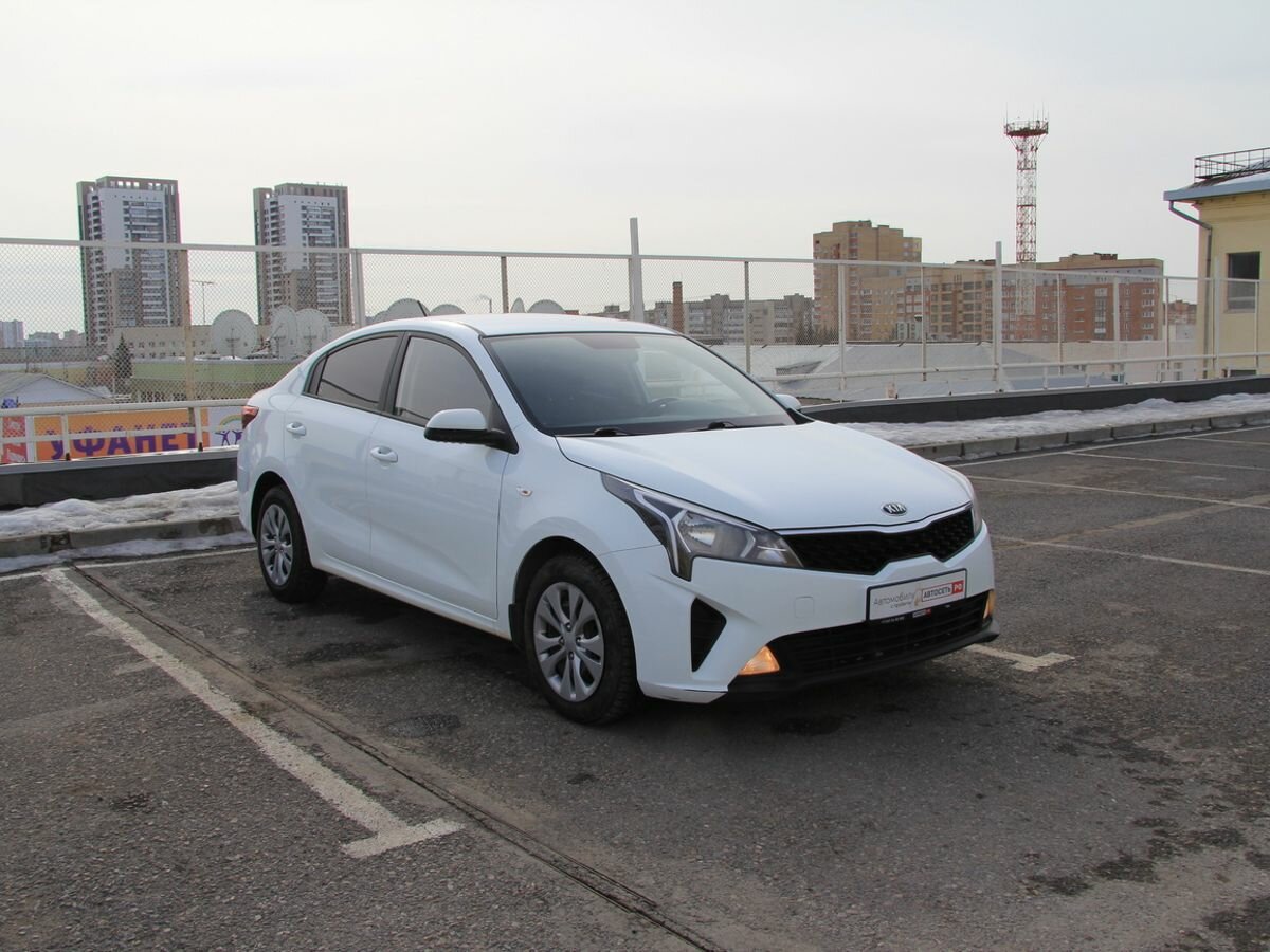 Купить б/у Kia Rio IV Рестайлинг 1.6 AT (123 л.с.) бензин автомат в Уфе ...
