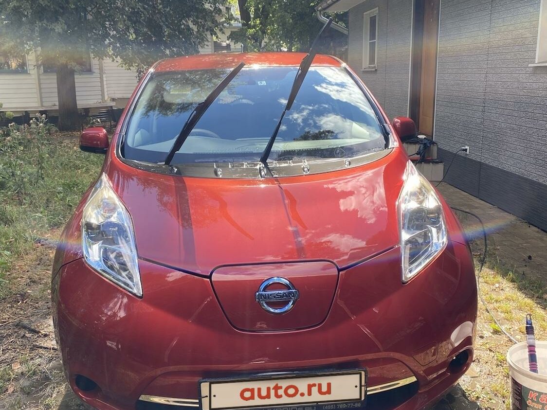 Nissan Leaf правый руль