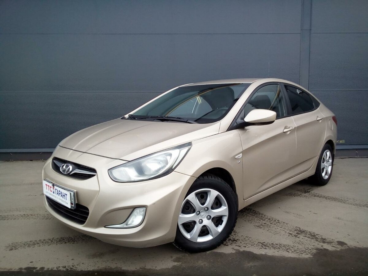 Hyundai Solaris бежевый металлик