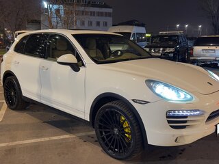 2011 Porsche Cayenne II (958), белый, 2699000 рублей, вид 1