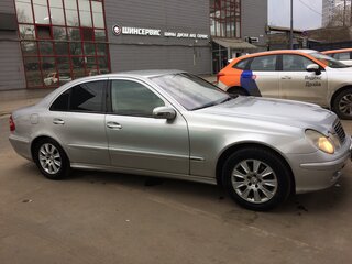 2003 Mercedes-Benz E-Класс 240 III (W211, S211), серебристый, 850000 рублей, вид 1