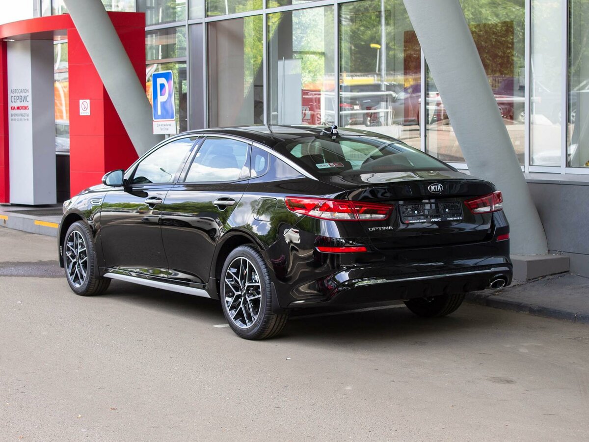 Kia Optima черная