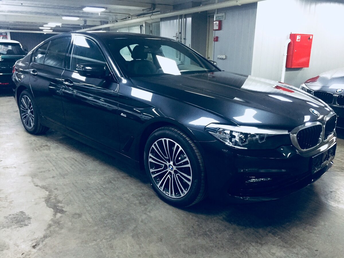 BMW 5 g30 серый софисто