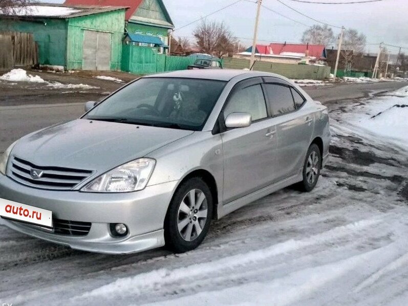 Машина серебристого цвета Алион