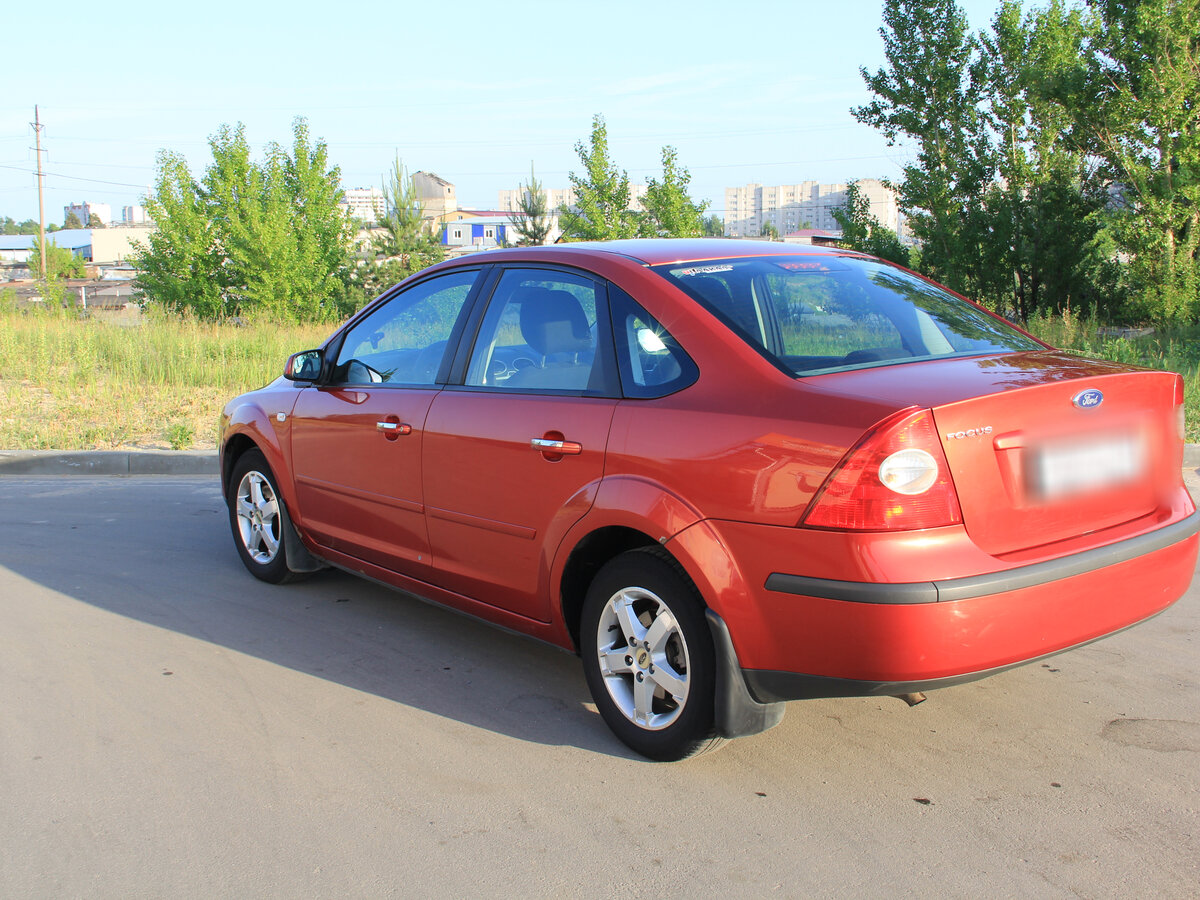 Ford Focus 2008 седан красный