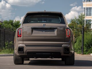 2025 Rolls-Royce Cullinan Black Badge I Рестайлинг (Series II), коричневый, 65700000 рублей, вид 5