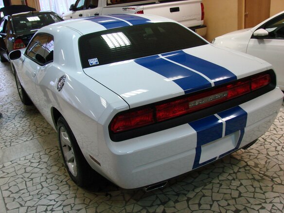 2013 Dodge Challenger III Рестайлинг, белый - вид 3