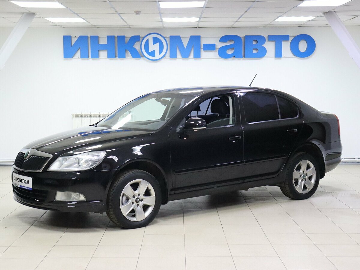 Шкода Октавия 2011 года черная