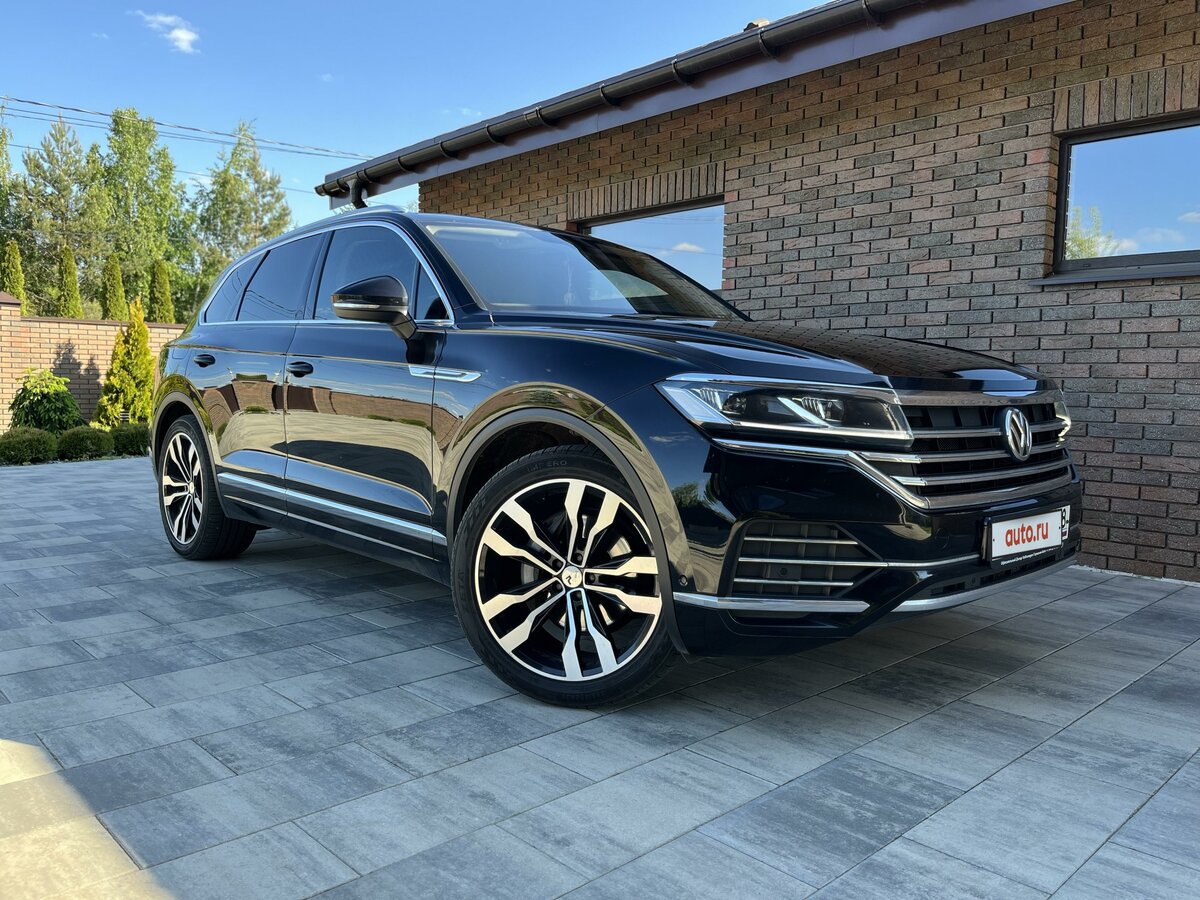 Фольксваген Туарег сзади