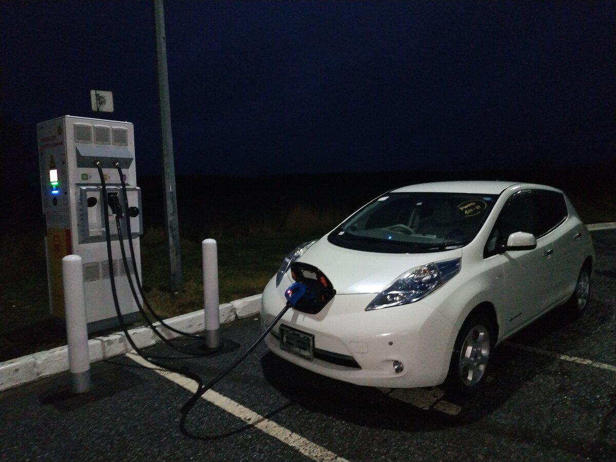 Nissan Leaf электромобиль зарядка