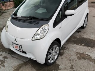 2010 Mitsubishi i-MiEV, белый, 605000 рублей, вид 1