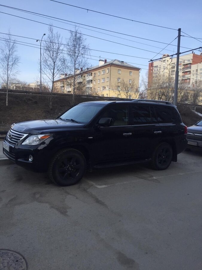 Лексус 570 черный бу