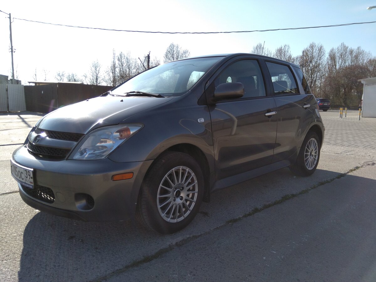 2005 Scion xA, серый.