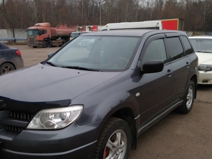 Купить б/у Mitsubishi Outlander I 2.0 MT (136 л.с.) 4WD