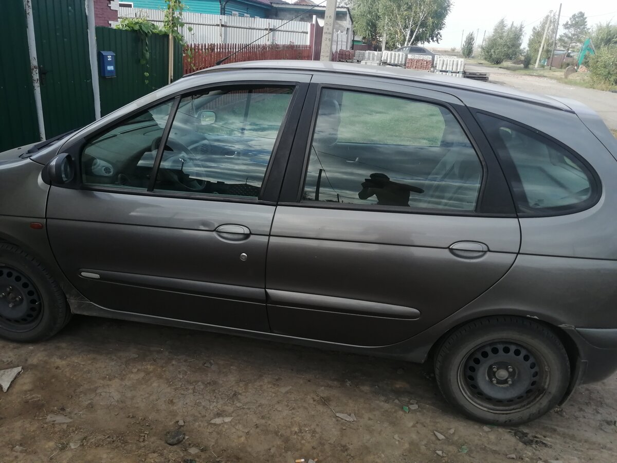 Купить б/у Renault Scenic I Рестайлинг 1.6 MT (107 л.с.) бензин ...