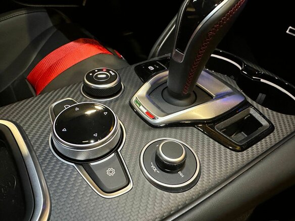 2022 Alfa Romeo Giulia, красный - вид 14